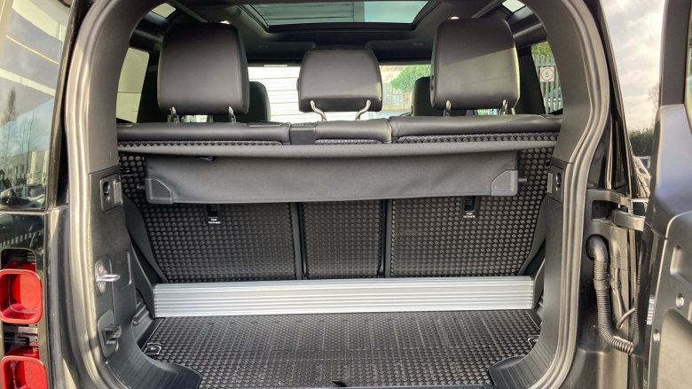 Land Rover Defender 3.0 D250 X-Dynamic SE 90 3dr Auto Diesel Estate